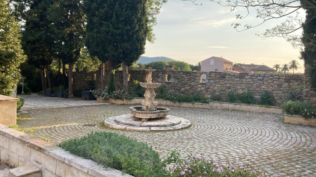 Gite Encore Un Soir Hyeres Luaran gambar